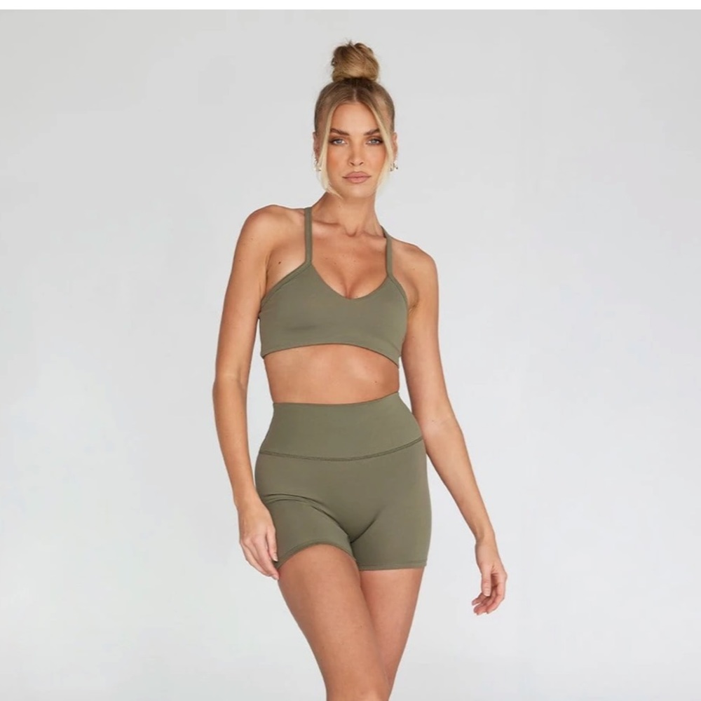 SERENITY SCRUNCH SHORTS 4" | OLIVE